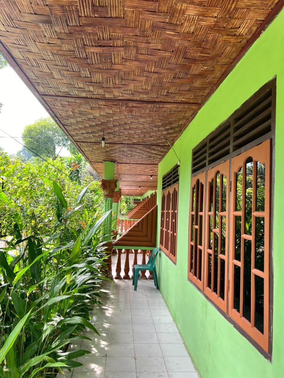 Wisma Batu Mandi Bukit Lawang Exteriör bild