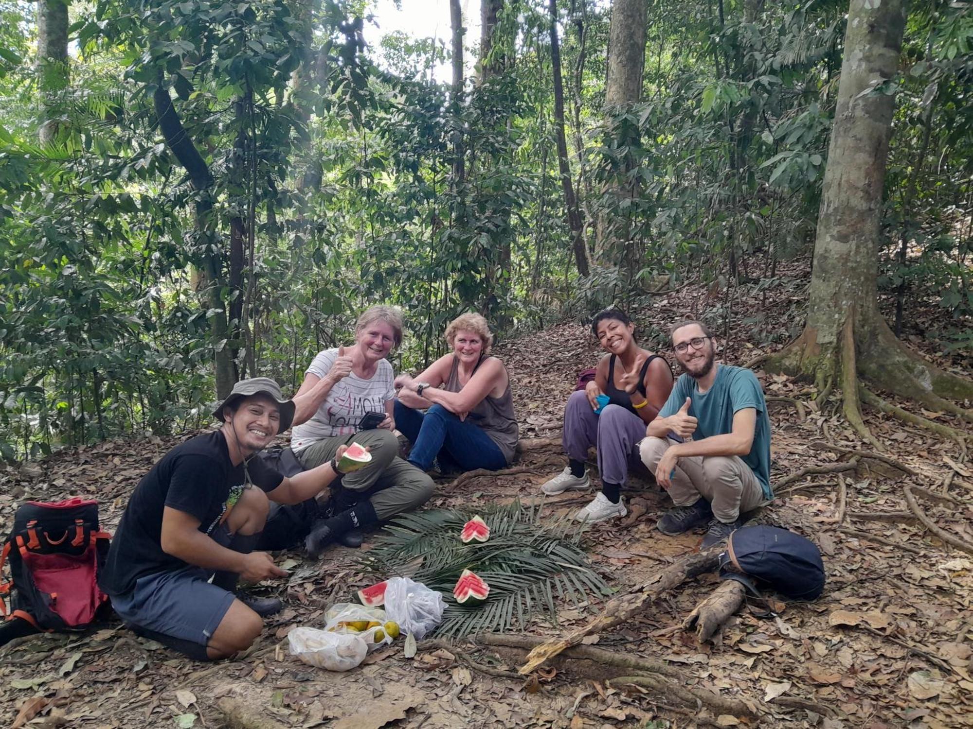 Wisma Batu Mandi Bukit Lawang Exteriör bild
