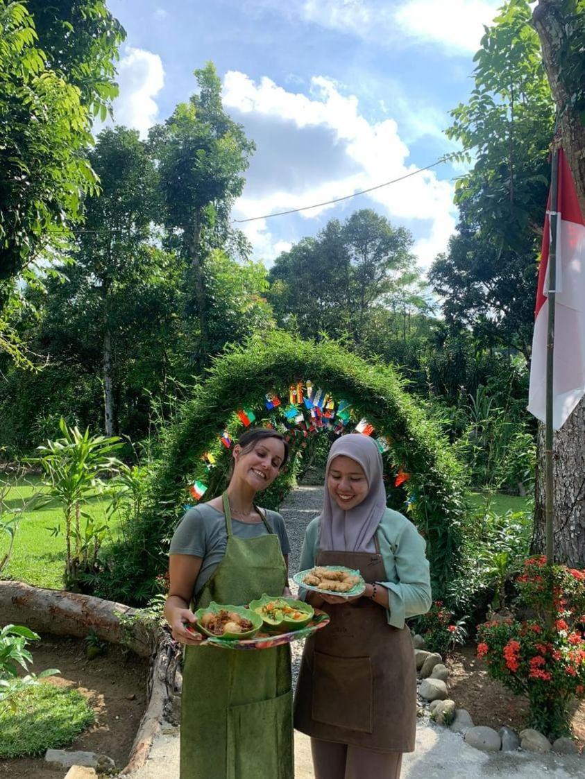 Wisma Batu Mandi Bukit Lawang Exteriör bild